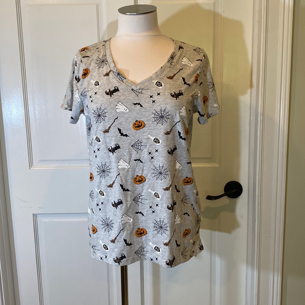 Hi-Lo Halloween Print V-Neck Tee